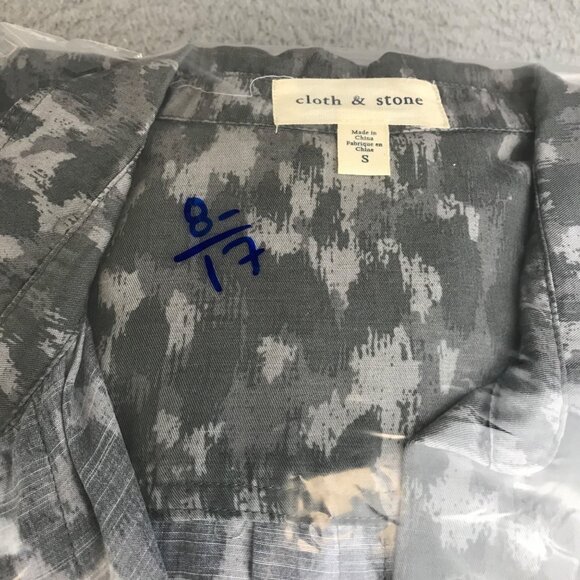 Cloth & Stone Animal Print Blouse Button Front Shirt Gray Size S - Picture 8 of 8